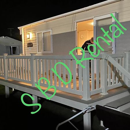 Summer Breeze Deluxe Caravan Rental Saint Osyth Bagian luar foto