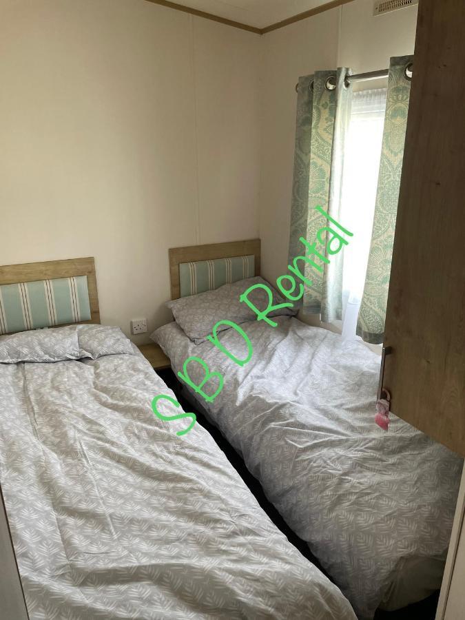 Summer Breeze Deluxe Caravan Rental Saint Osyth Bagian luar foto