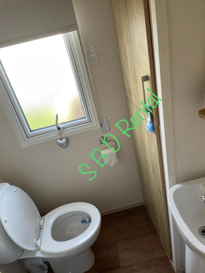 Summer Breeze Deluxe Caravan Rental Saint Osyth Bagian luar foto