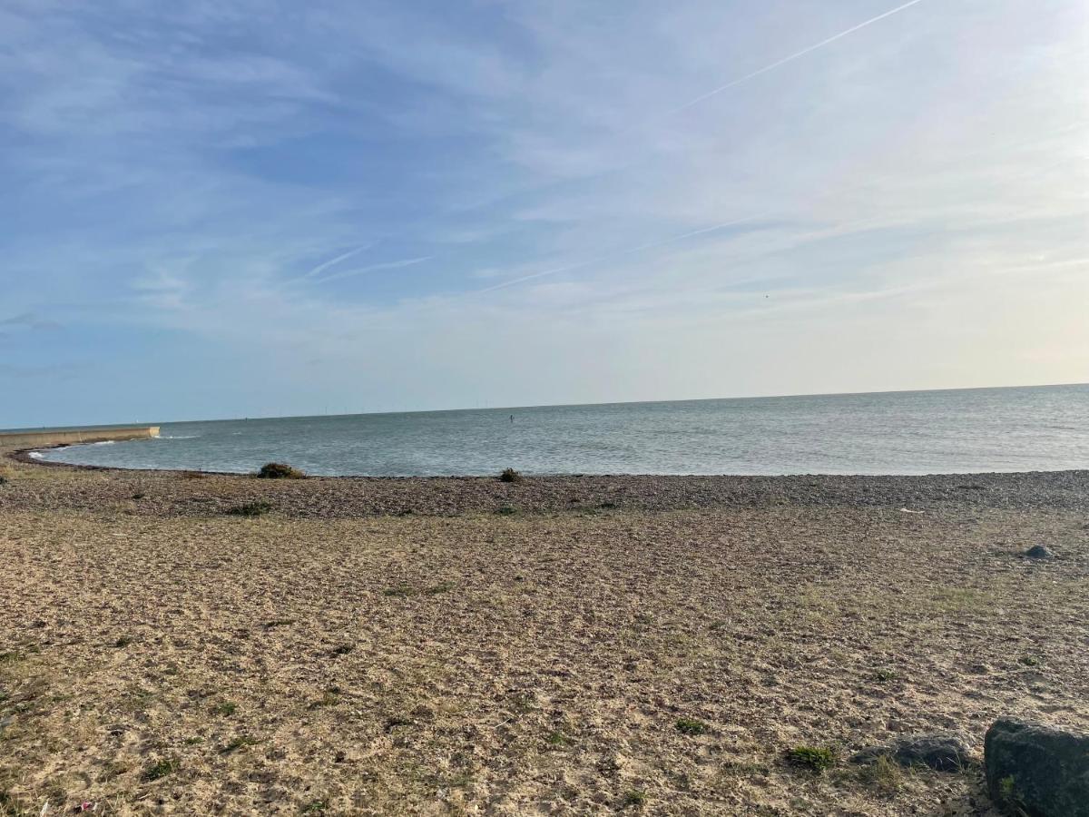 Summer Breeze Deluxe Caravan Rental Saint Osyth Bagian luar foto