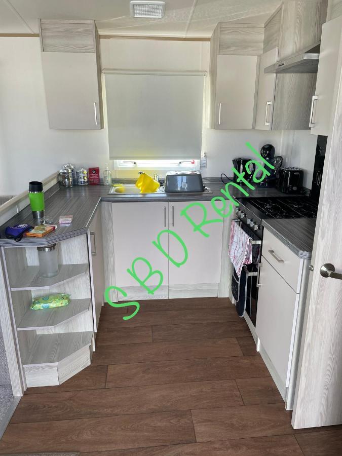 Summer Breeze Deluxe Caravan Rental Saint Osyth Bagian luar foto