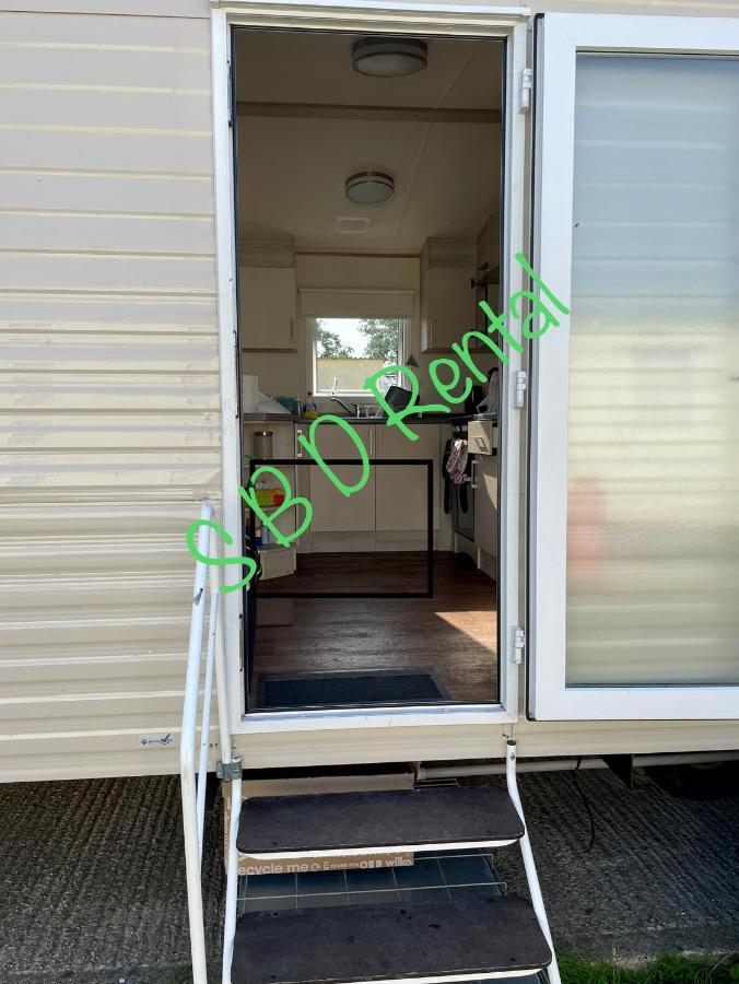 Summer Breeze Deluxe Caravan Rental Saint Osyth Bagian luar foto