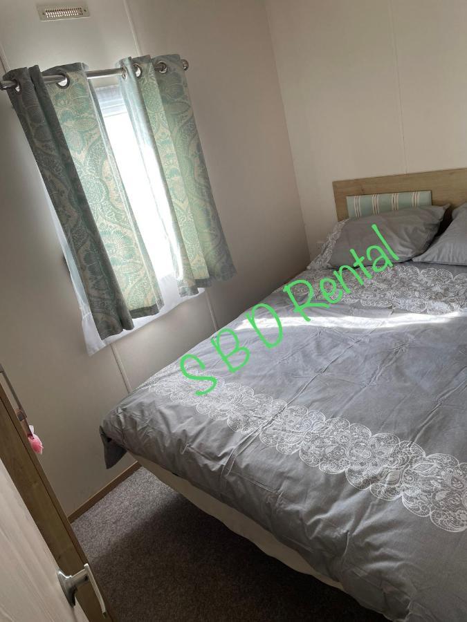 Summer Breeze Deluxe Caravan Rental Saint Osyth Bagian luar foto