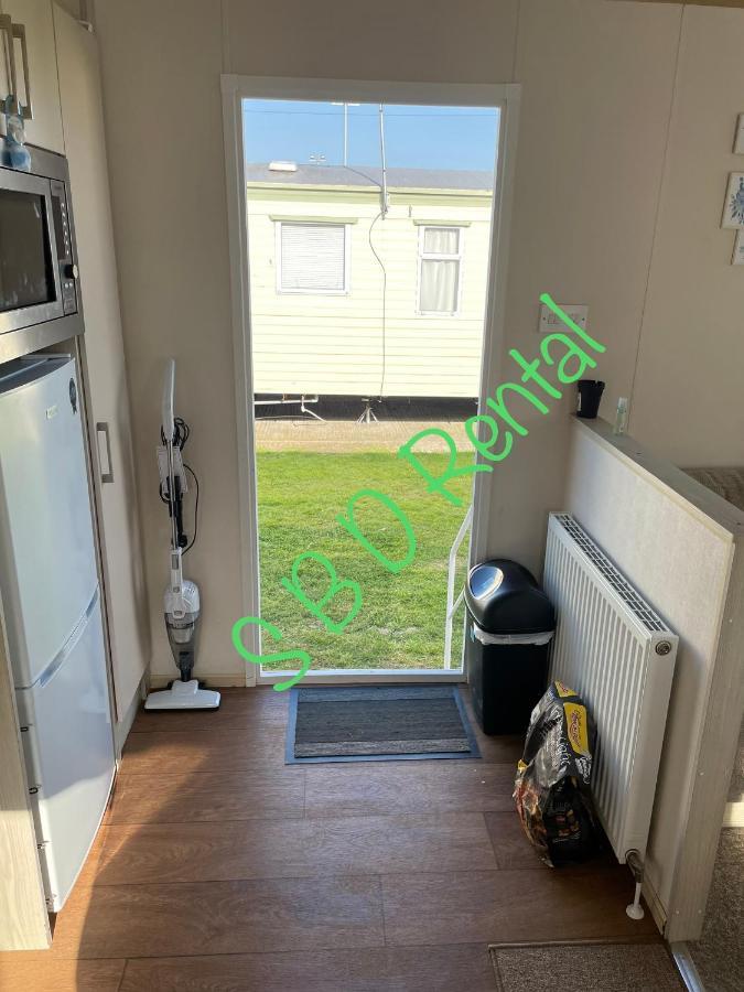 Summer Breeze Deluxe Caravan Rental Saint Osyth Bagian luar foto