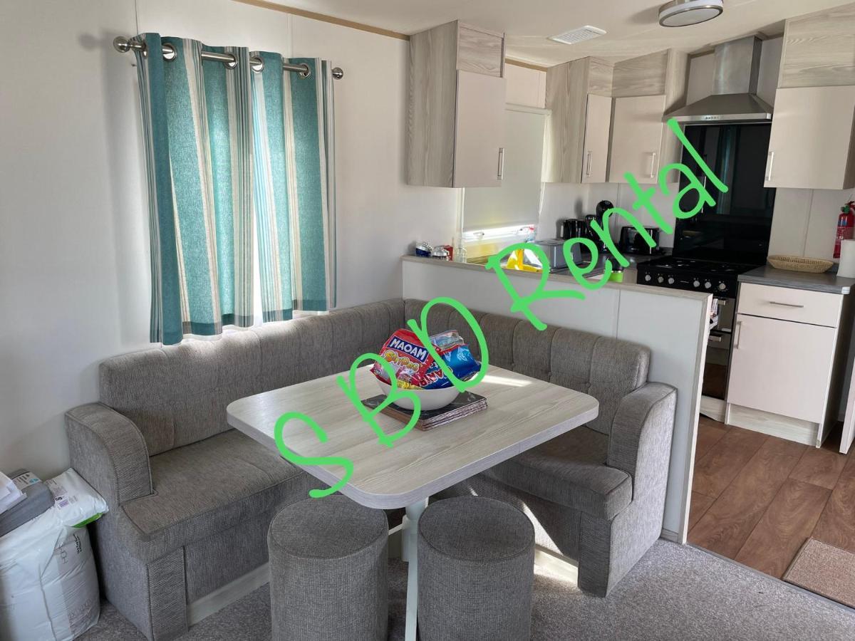 Summer Breeze Deluxe Caravan Rental Saint Osyth Bagian luar foto