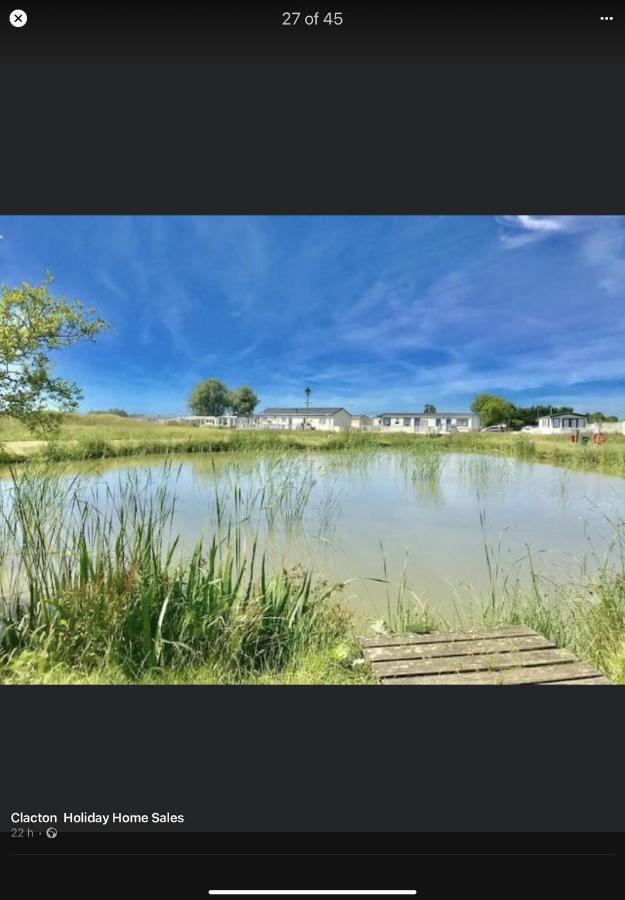Summer Breeze Deluxe Caravan Rental Saint Osyth Bagian luar foto