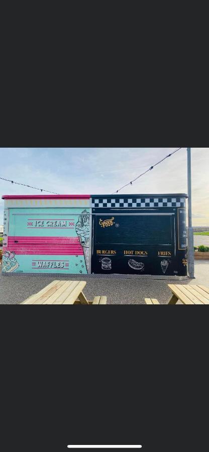 Summer Breeze Deluxe Caravan Rental Saint Osyth Bagian luar foto