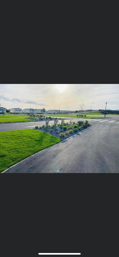 Summer Breeze Deluxe Caravan Rental Saint Osyth Bagian luar foto