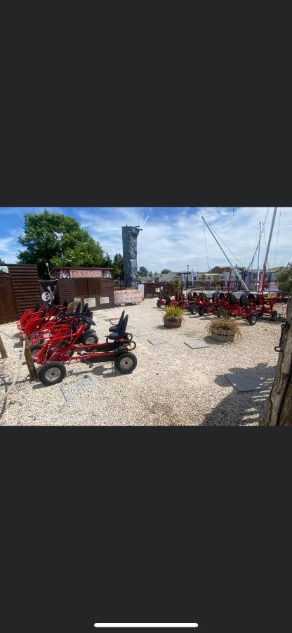 Summer Breeze Deluxe Caravan Rental Saint Osyth Bagian luar foto